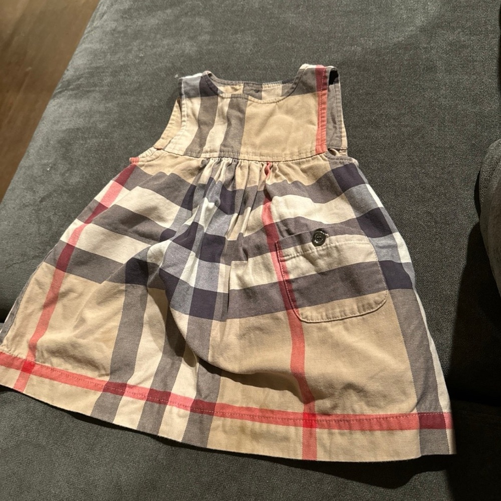 Baby girl, Burberry dress 18 months 100% authentic ￼